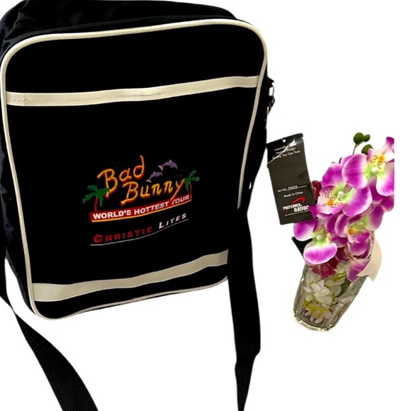 BAD BUNNY WORLD HOTTEST TOUR Black Messenger Bag - Picture 1 of 15
